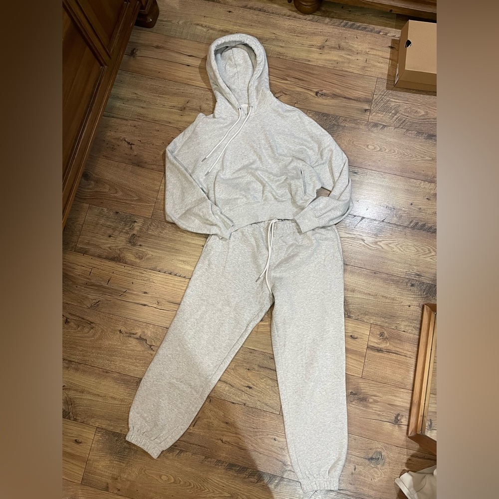 A&F light gray Essential Sunday Sweatshirt & Sweatpants
